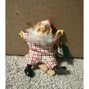 VTG RUSS BERRIE CHRISTMAS COUNTRY FOLK KATHLKEEN KELLY ORNAMENT - ELF ON SWING